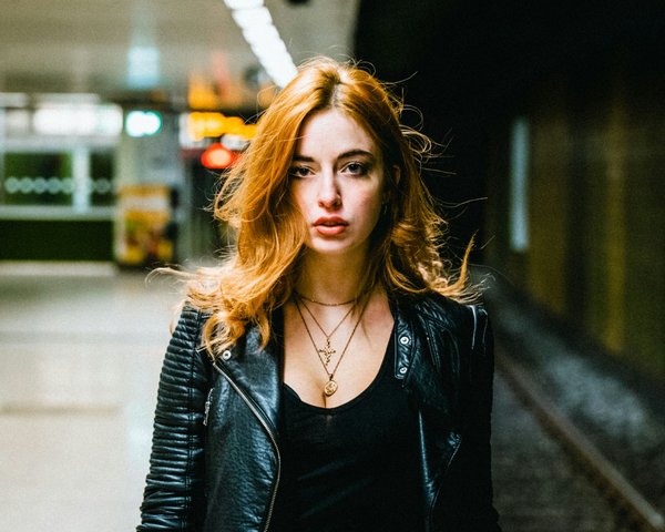 Comment choisir des vestes en cuir pour un look rock chic approprié au bureau ?